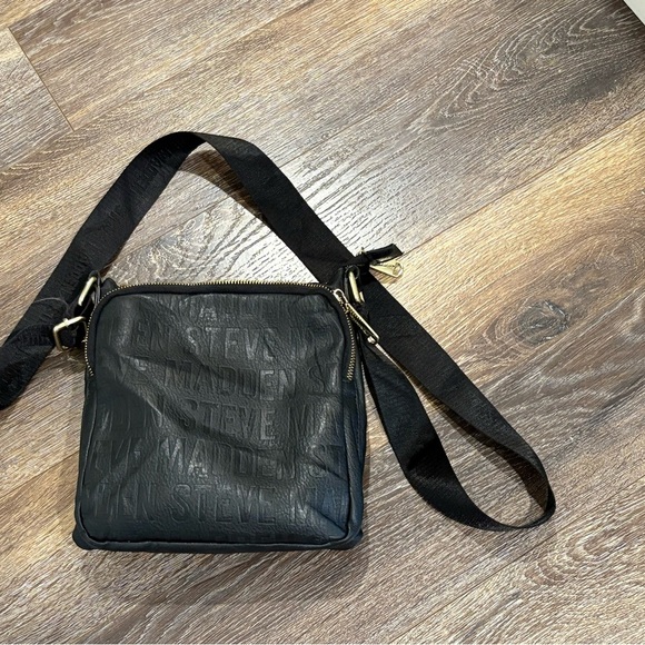 Steve Madden Handbags - Steve Madden Embossed Black Messenger Bag